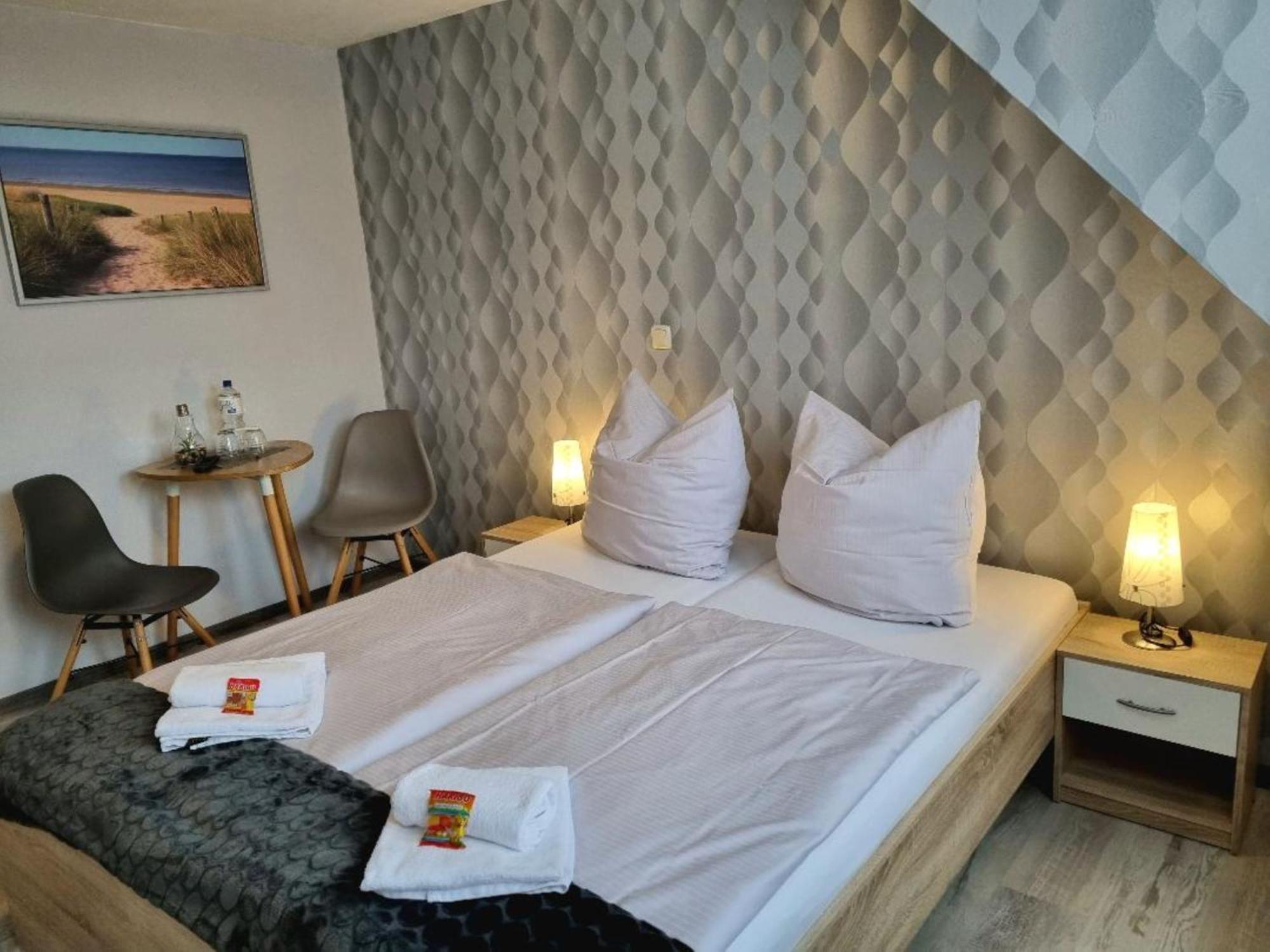 Hotel Up Diek Carolinensiel Bagian luar foto