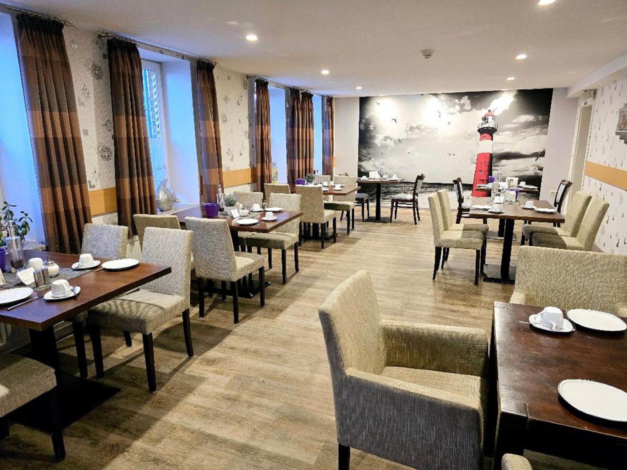 Hotel Up Diek Carolinensiel Bagian luar foto