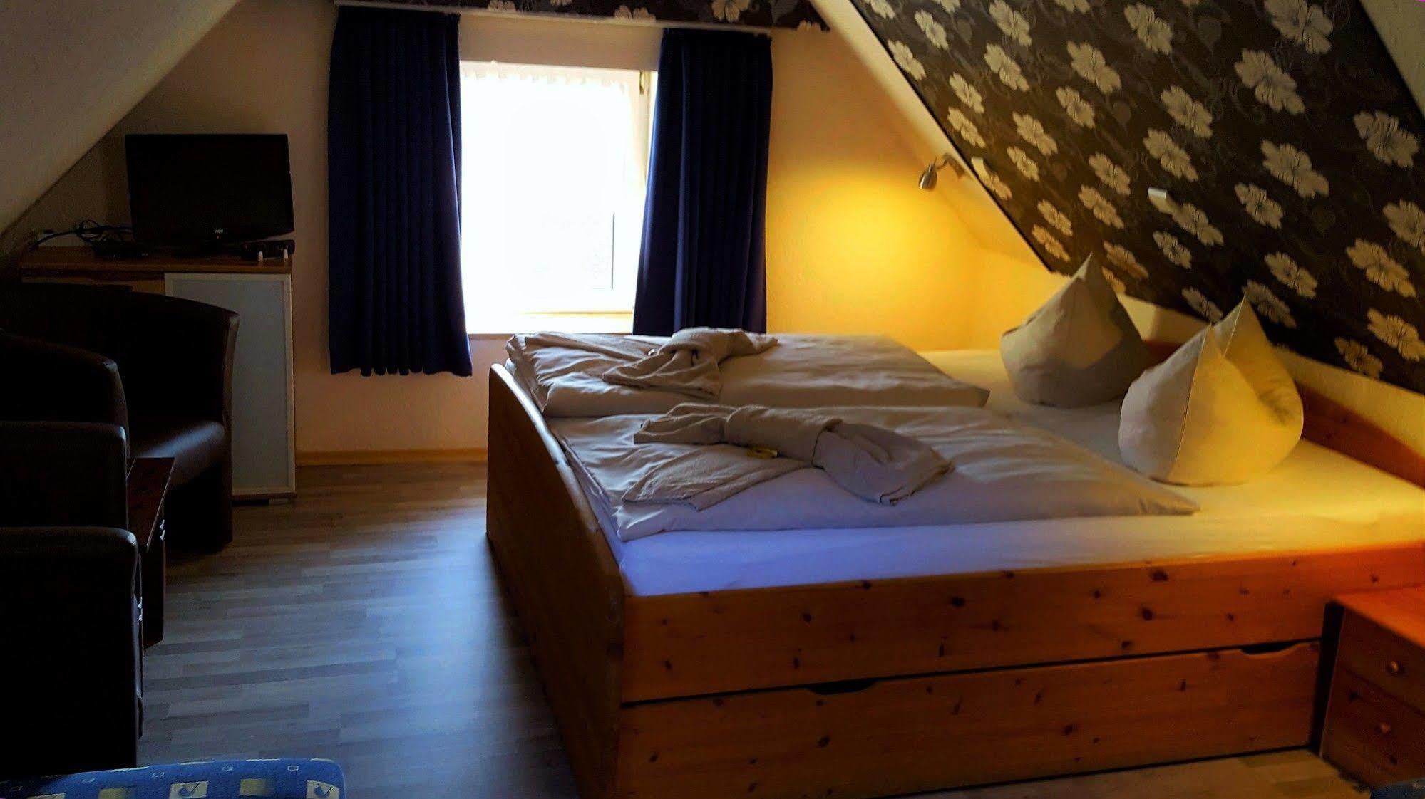 Hotel Up Diek Carolinensiel Bagian luar foto