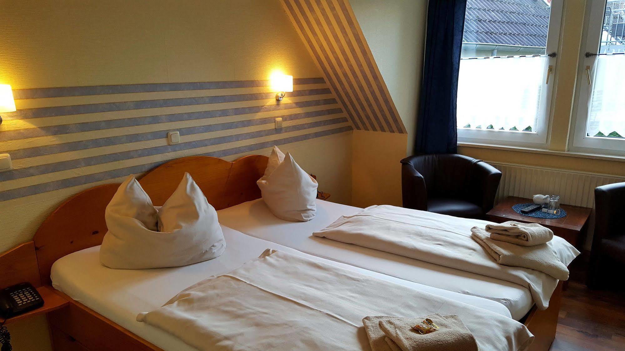 Hotel Up Diek Carolinensiel Bagian luar foto